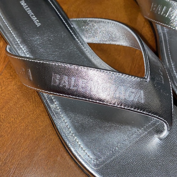 Balenciaga Thong Slide Sandal new in box Silver - Picture 3 of 8